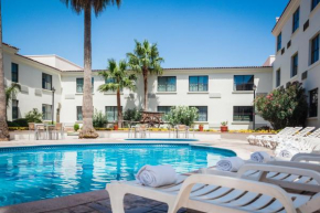 Гостиница Fiesta Inn Saltillo  Сальтильо
